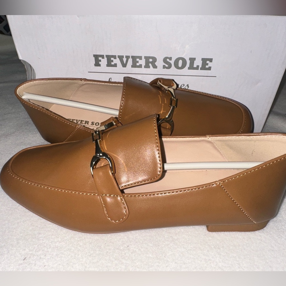 Fever Sole Women's Brown Loafers (#72)